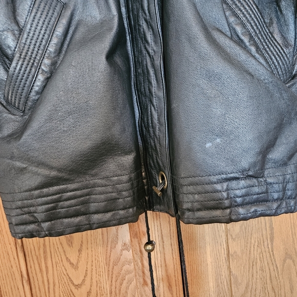 Vintage Women's Black Leather Coat - Picture 2 of 11